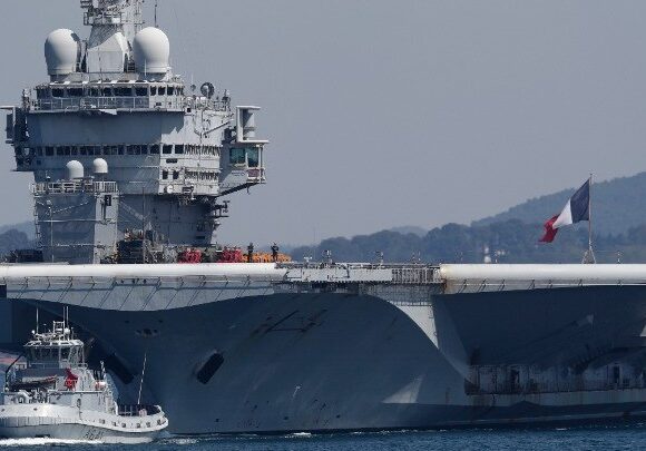 Στη Σούδα κατέπλευσε το Σαρλ ντε Γκωλ