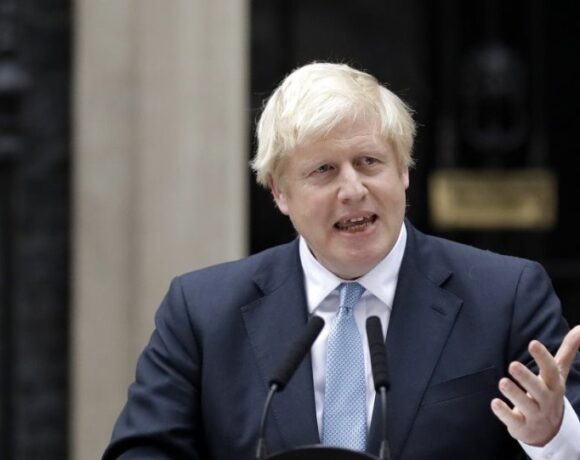 Τζόνσον: Αντιπαρέβαλε το Brexit με την αντίσταση της Ουκρανίας στη ρωσική εισβολή