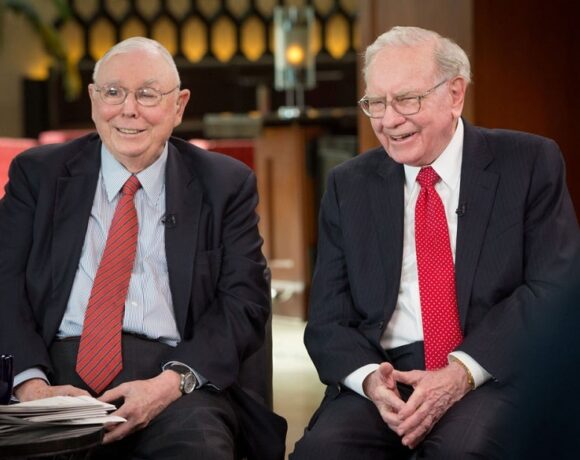 Τσάρλι Μάνγκερ: Γιατί παραιτείται από πρόεδρος της Daily Journal ο «κολλητός» του Μπάφετ