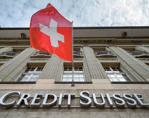 Credit Suisse: Ζήτησε από επενδυτές να καταστρέψουν έγγραφα για δάνεια σε Ρώσους ολιγάρχες