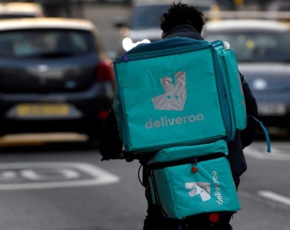 Deliveroo: Οι συζητήσεις για εξαγορά της από την αμερικανική Doordash και το «ναυάγιο»