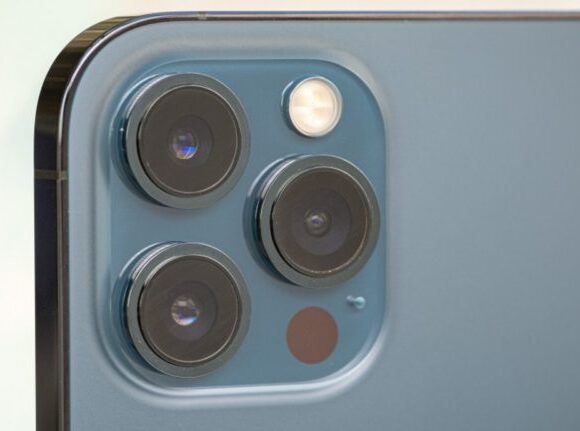 Iphone 14 Pro: Εικόνες αποκαλύπτουν παχύτερο σώμα, δύο εγκοπές οθόνης