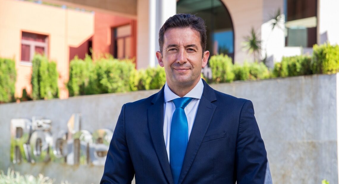 Les Roches Αppoints Carlos Díez de la Lastra as New CEO