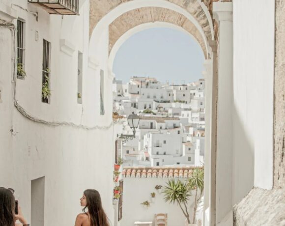 Pueblos Blancos: Αυτά είναι τα κάτασπρα «Κυκλαδοχώρια» στην Ισπανία