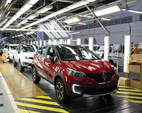 Renault: Αναστέλλει τη λειτουργία του εργοστασίου στη Μόσχα