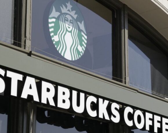 Starbucks: Αναστέλλει κάθε δραστηριότητα στη Ρωσία