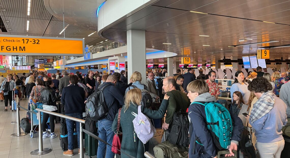 Άμστερνταμ: Χάος στο αεροδρόμιο Schiphol λόγω απεργιακής κινητοποίησης