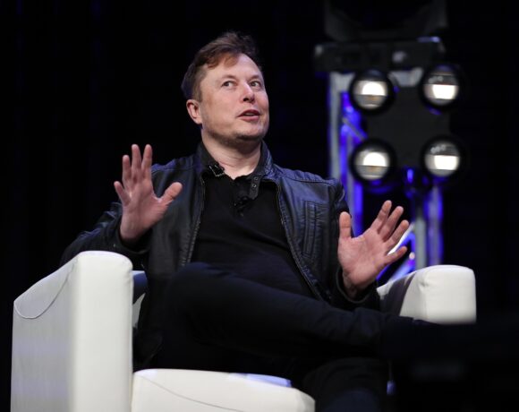 Έλον Μασκ: Οι τιμές οδηγούν την Tesla σε δραστηριότητες εξόρυξης λιθίου