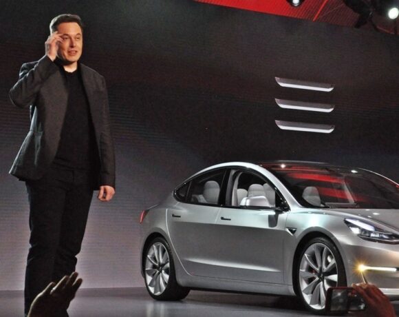 Έλον Μασκ: Πόσα Tesla θέλει να πουλά το 2030