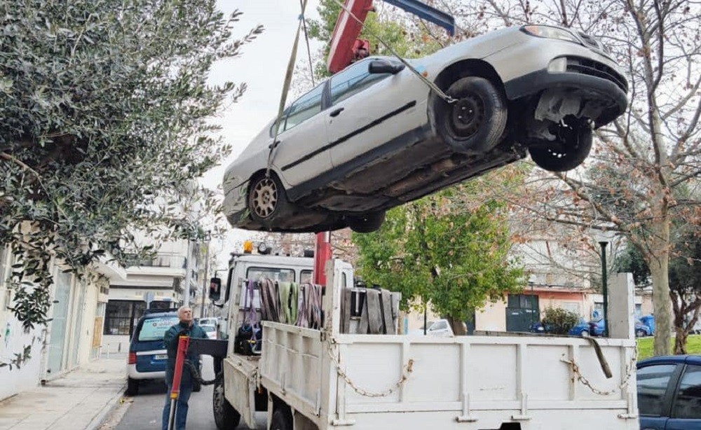 Αθήνα: Περισσότερα από 4.000 εγκαταλελειμμένα Ι.Χ