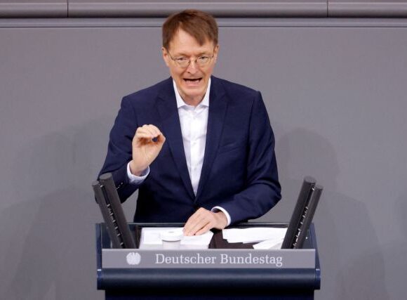 Γερμανία: Την απαγωγή του υπουργού Υγείας και την ανατροπή του πολιτεύματος σχεδίαζαν αρνητές του κοροναϊού