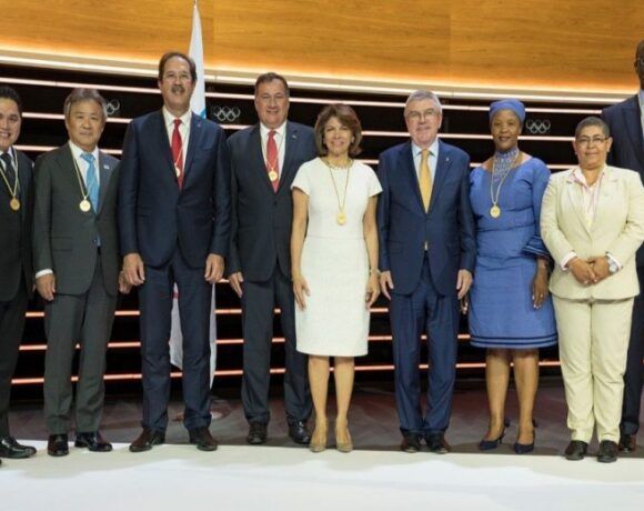 ΔΟΕ: «Οι ‘αθάνατοι’ δεν εκπροσωπούν τις χώρες τους»