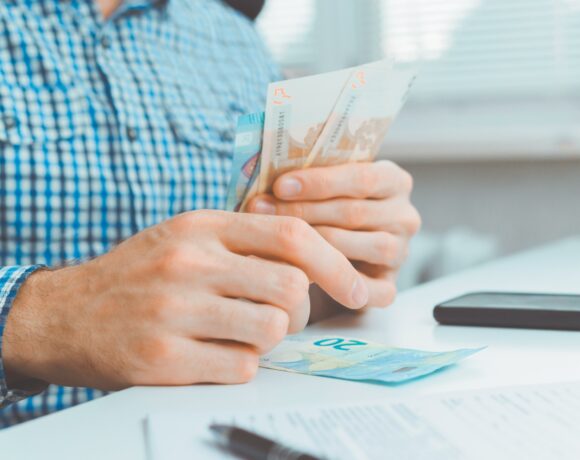 Δώρο Πάσχα: Μεγάλη Τετάρτη η έκτακτη πληρωμή για τα 200 ευρώ – Ποιοι οι δικαιούχοι