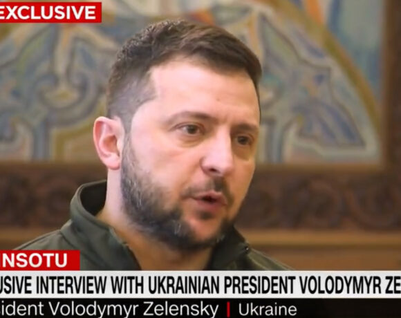 Ζελένσκι: Δεν θα παραδώσουμε εδάφη για να τερματιστεί ο πόλεμος ξεκαθαρίζει ο Ουκρανός πρόεδρος