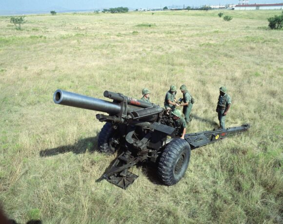 ΗΠΑ: Θα εκπαιδεύσουν Ουκρανούς στη χρήση των πυροβόλων Howitzer