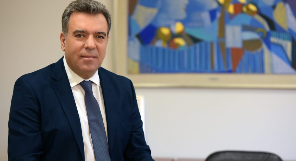 ΙΟΒΕ – ΣΕΕΝ: Στοιχεία σοκ για τις επιπτώσεις στην Ακτοπλοϊα από την πράσινη μετάβαση | +30% στις τιμές εισιτηρίων, 28% στην κίνηση, μεγάλη μείωση του ΑΕΠ