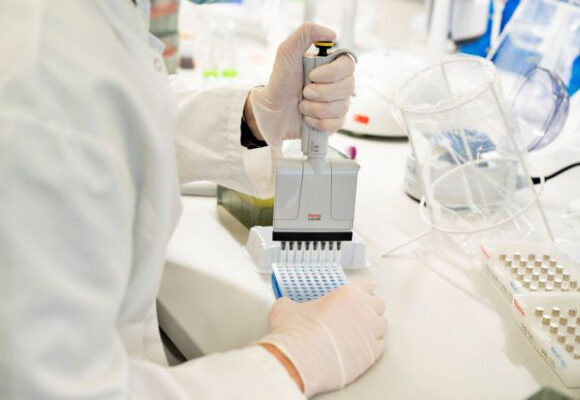 Κοροναϊός: Συναγερμός για νέες μεταλλάξεις στη Βρετανία