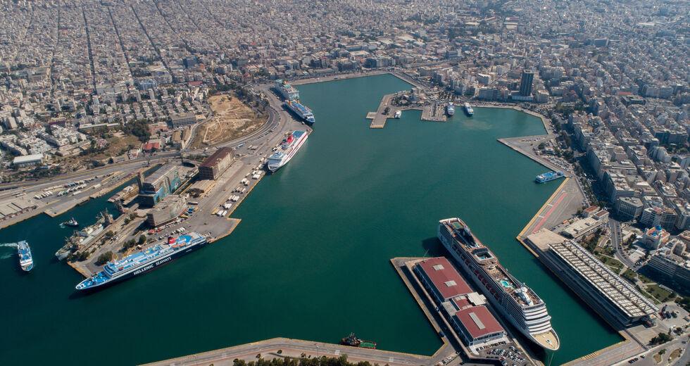 Λιμάνι Πειραιά: Συνεχίζεται επ‘ αόριστον η απεργία