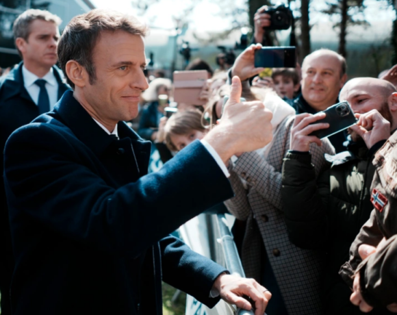 Μακρόν: Καλεί τους Γάλλους να ψηφίσουν – Προβληματίζει η χαμηλή προσέλευση