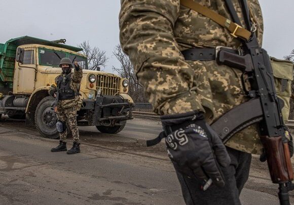 Οι ρωσικές δυνάμεις «αποχωρούν ταχέως» από την πρωτεύουσα και το Τσερνίγκιφ