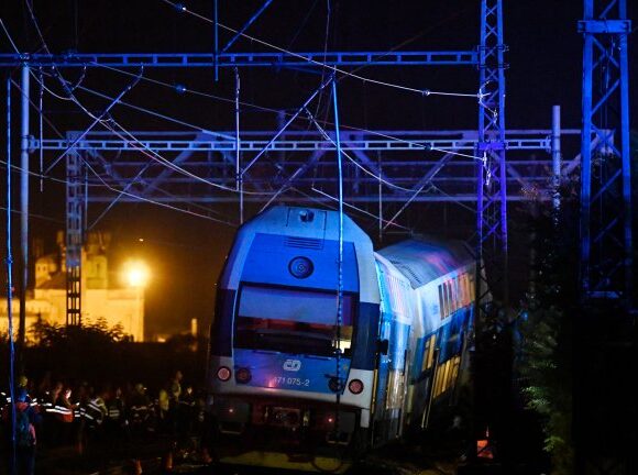 Ουγγαρία: Νεκροί και τραυματίες από τη σύγκρουση φορτηγού με τρένο