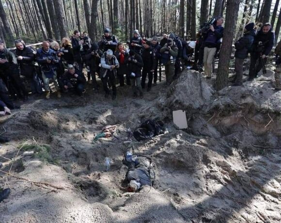 Ουκρανία: Έσπασαν τους ώμους και έβαψαν ουκρανή δήμαρχο και την οικογένειά της επειδή αρνήθηκε να συνεργαστεί