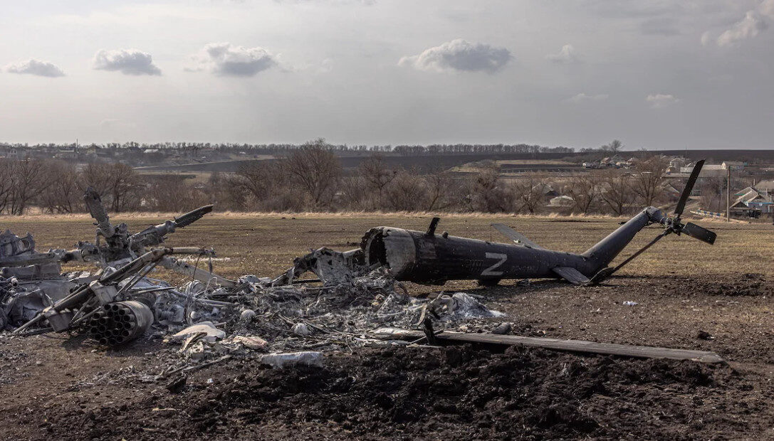 Ουκρανοί στρατιώτες διέλυσαν ρωσικό ελικόπτερο με αντιαεροπορικό πύραυλο [Συγκλονιστικό βίντεο]