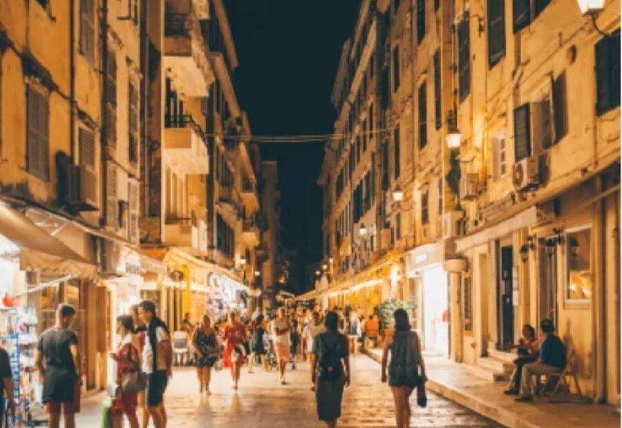 Πάσχα 2022: Διαμονή με 100 έως 150 ευρώ τη διανυκτέρευση σε 10 δημοφιλή νησιά