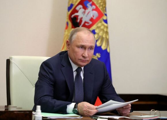 Πόλεμος στην Ουκρανία: Αδύνατο να οδηγηθεί σε διεθνές δικαστήριο ο Πούτιν – Τι αποκάλυψε ο Πεσκόφ