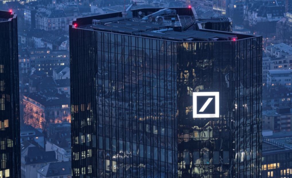 Deutsche Bank: Προβλέπει ύφεση για την αμερικανική οικονομία το 2023