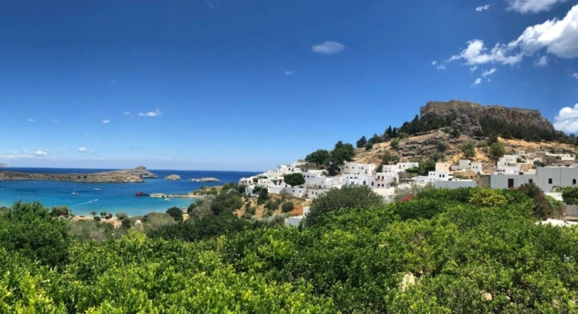Guardian: Ένα ελληνικό νησί στις αγαπημένες επιλογές των αναγνωστών του για ρομαντικές διακοπές