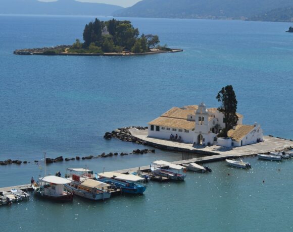 Guardian για ελληνικό τουρισμό: «Όλοι οι οιωνοί φαίνονται θετικοί»