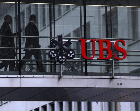 Ubs: Χαμηλώνει την ανάπτυξη, διατηρεί την αισιοδοξία για την ελληνική οικονομία