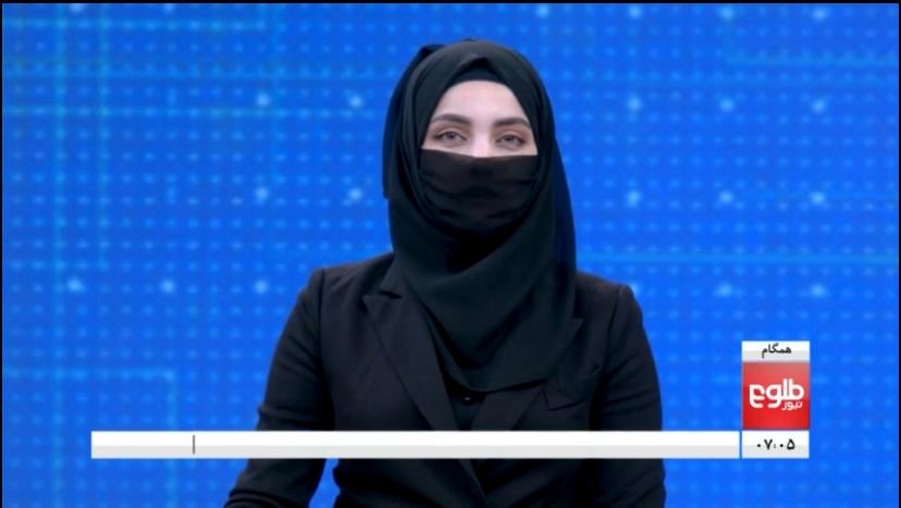 Αφγανιστάν: Yπέκυψαν τελικά οι τηλεπαρουσιάστριες στους Ταλιμπάν και φόρεσαν μπούργκα