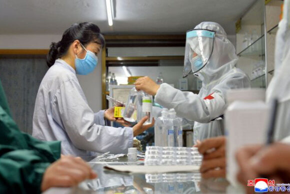 Βόρεια Κορέα: Αποθήκευε μάσκες και εμβόλια μήνες πριν το ξέσπασμα της πανδημίας