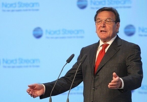 Γκέρχαρντ Σρέντερ: Αποχωρεί από τη ρωσική Rosneft ο πρώην Γερμανός καγκελάριος