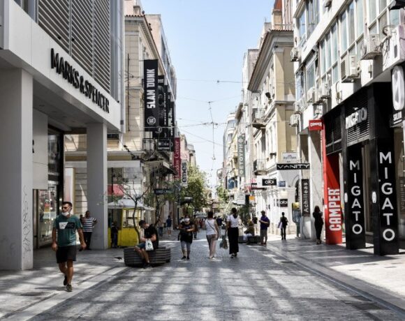 Ενδιάμεσες εκπτώσεις: Πότε ξεκινούν, πόσο θα διαρκέσουν