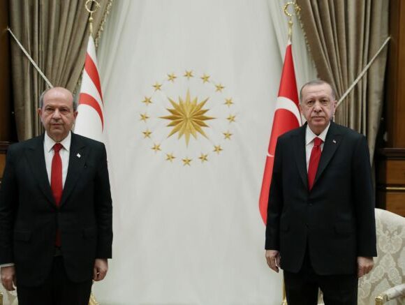 Ερσίν Τατάρ: Απίστευτες δηλώσεις για ενδεχόμενο πολέμου στην Κύπρο – «Όλα είναι ανοιχτά»