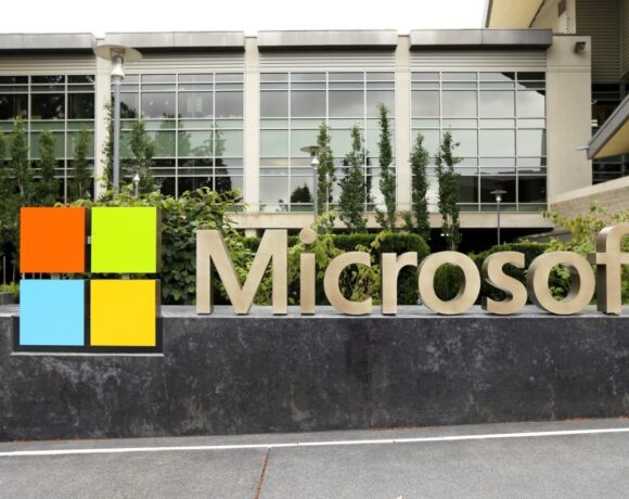 Η Microsoft θα καλύπτει έξοδα μετακίνησης για τις εργαζόμενές της που επιθυμούν να υποβληθούν σε άμβλωση
