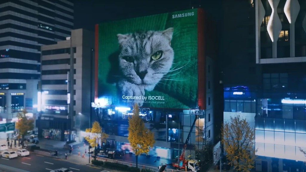 Η Samsung παρουσιάζει τον αισθητήρα 200mp φωτογραφίζοντας μια γάτα