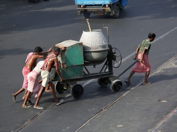 Ινδία: Τουλάχιστον 25 άνθρωποι έχουν χάσει τη ζωή τους στη χώρα λόγω του καύσωνα