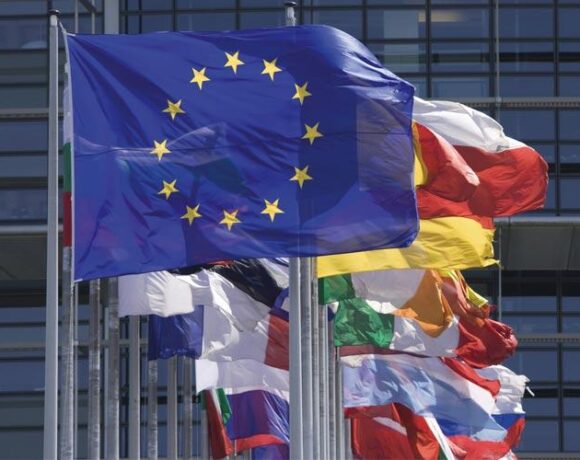 Κομισιόν: Πρόταση για χορήγηση €9 δισ