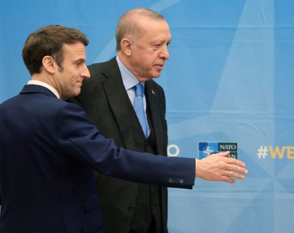 Μακρόν: Συνομίλησε με τον Ερντογάν – Ανακωχή ανάμεσα στους δύο ηγέτες;