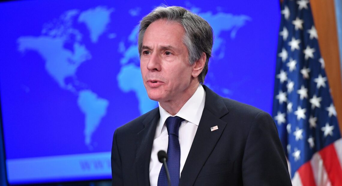Μπλίνκεν: Καταδικάζει την κατάσχεση των ελληνικών πλοίων από το Ιράν (tweet)