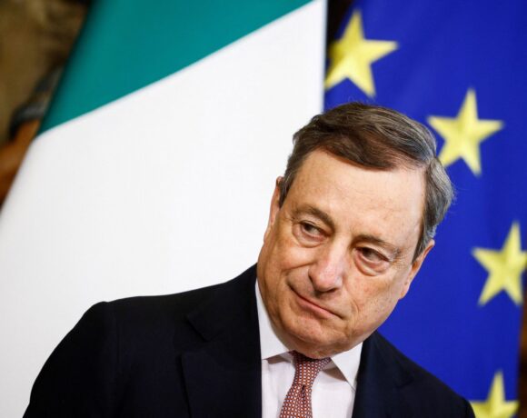 Ντράγκι: Να συνεχίσουμε να στηρίζουμε την Ουκρανία – Να προχωρήσουμε στις νέες κυρώσεις
