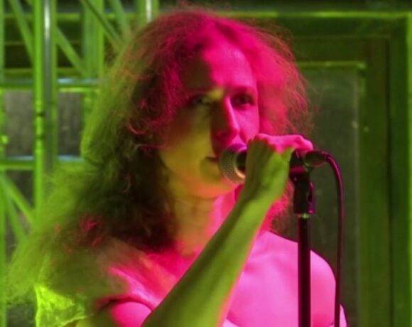 Ξεκίνησε η αντιπολεμική περιοδεία των Pussy Riot κατά του Πούτιν