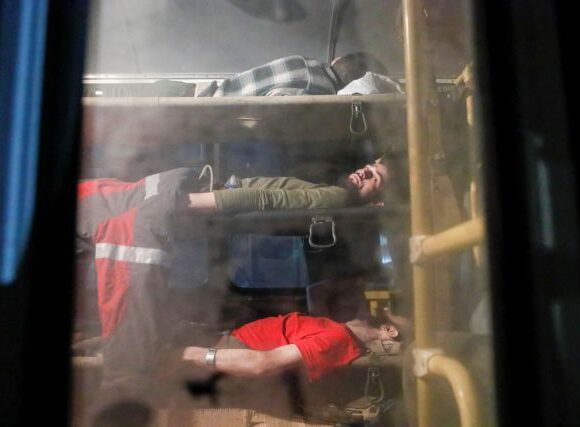 Ουκρανία: Πάνω από 260 ουκρανοί στρατιωτικοί εγκατέλειψαν το Αζοφστάλ – Ανάμεσά τους 53 τραυματίες