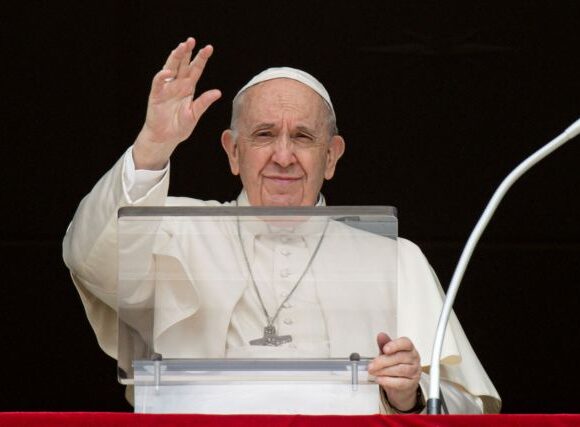 Πάπας Φραγκίσκος: Ο ‘oρμπαν μου είπε πότε θα τελειώσει ο πόλεμος»