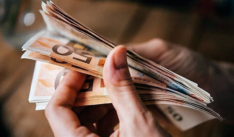 Ποιοι δικαιούνται το εφάπαξ επίδομα των 300 ευρώ του ΟΑΕΔ
