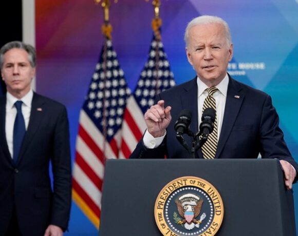 Ρωσία: Η Μόσχα απαγορεύει την είσοδο στη χώρα στους Μπάιντεν και Μπλίνκεν